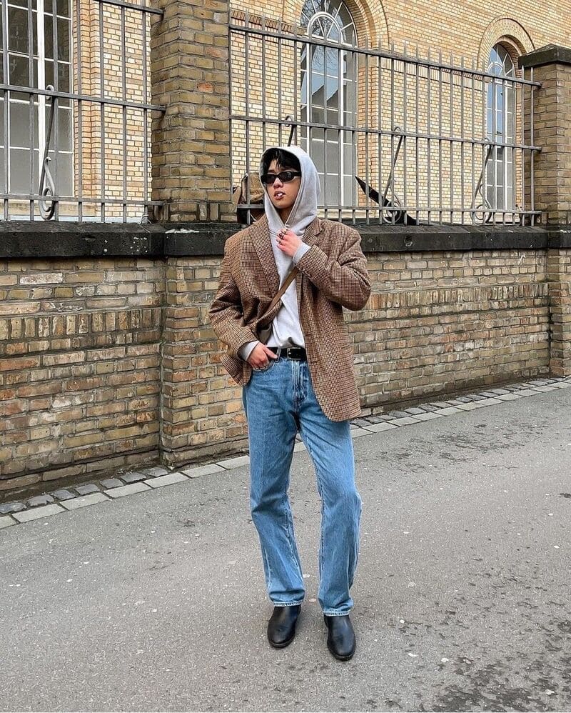 phối đồ với áo blazer nam cùng áo hoodie