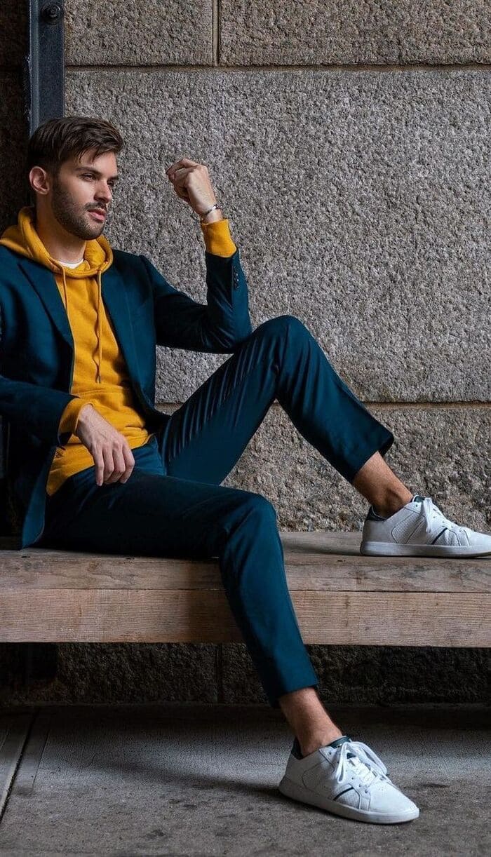 phối đồ với áo khoác nam cùng giày sneaker