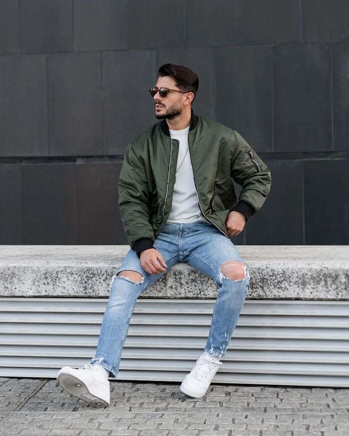 phối đồ với áo khoác nam cùng quần jeans