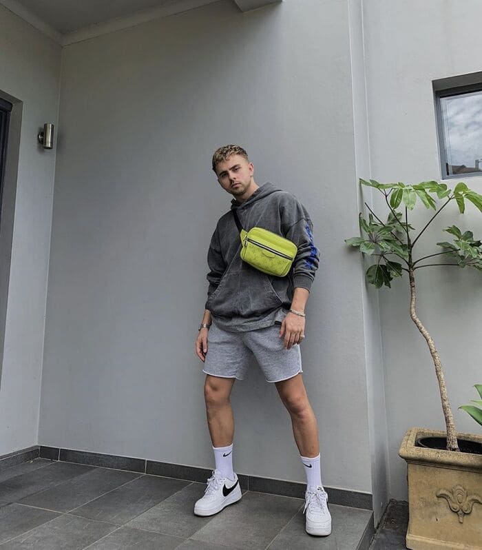 phối đồ với áo khoác nam cùng quần short